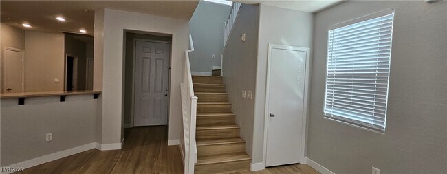 Building Photo - 395 Kensington Palace Ave