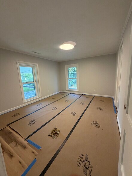 Building Photo - 172 High Street Ext