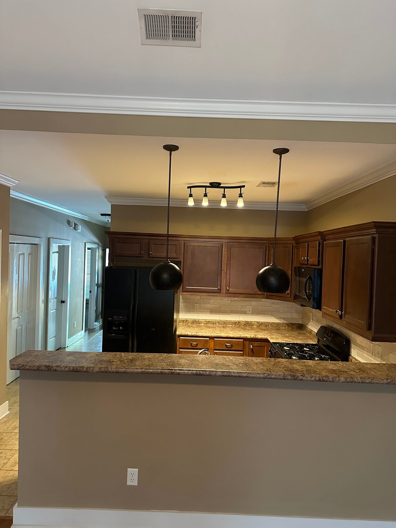 Kitchen - 141 Singapore Cir