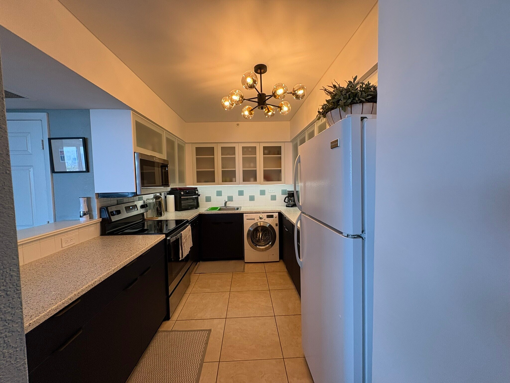 Kitchen with a washer - 1500 Bay Rd