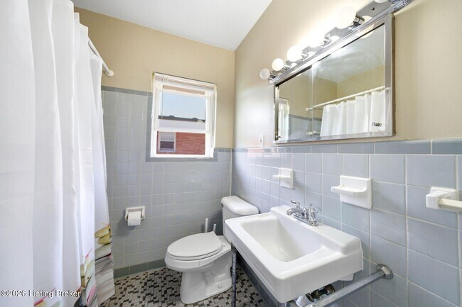 Building Photo - 119 McArthur Dr