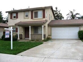 Building Photo - (Available approximately 5/1) Nice 3 BEDRO...