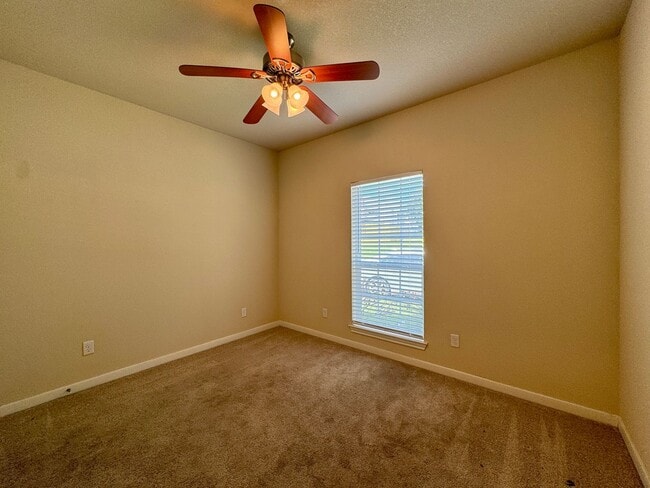 Building Photo - Savannah Court Luxury Townhomes