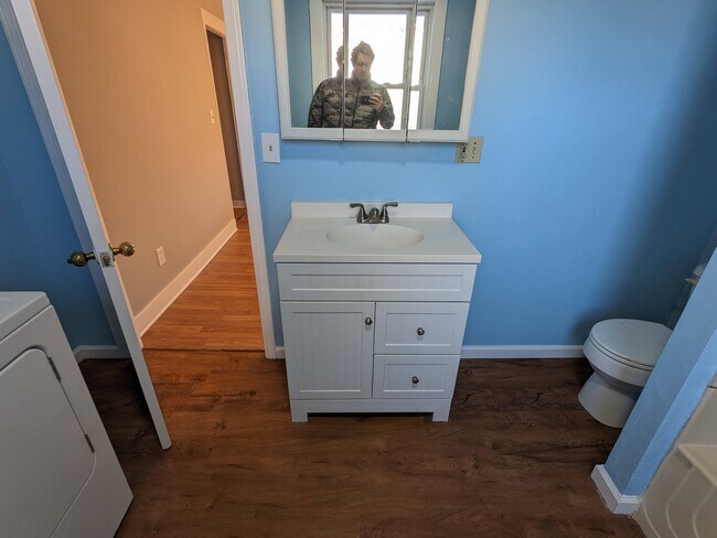 Building Photo - 386 Platt Ave