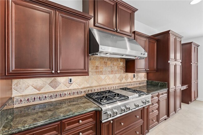 Building Photo - 58 Contrada Fiore Dr