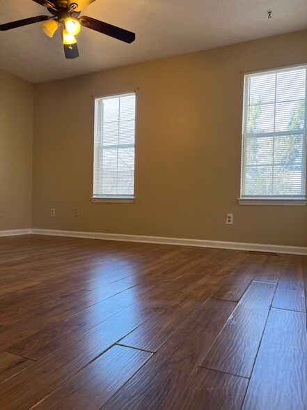 Building Photo - 6600 Meadow Rue Dr