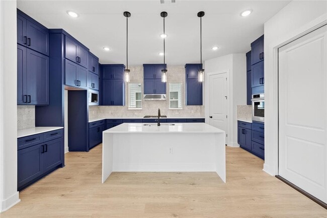 Building Photo - 1608 Kit Cir