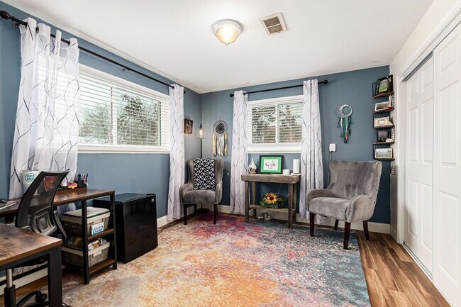 Building Photo - 11487 Larson Ln