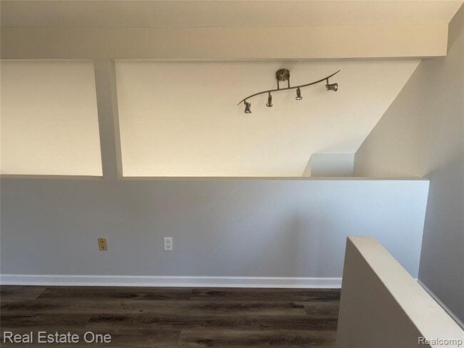 Building Photo - 2830 Davison Ave