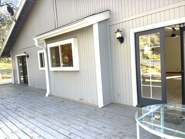 Building Photo - Open Floor plan single story home in beautiful Penn Valley, CA 95946