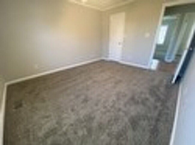 Building Photo - ? $500 Move-In Incentive for Approved Applications with a May Move-In! ?