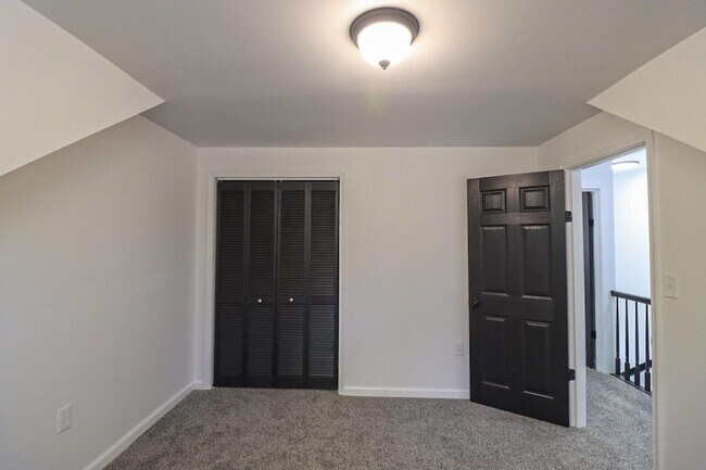 Building Photo - 1080 West Side Dr