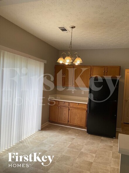 Building Photo - 7910 W Shore Cir
