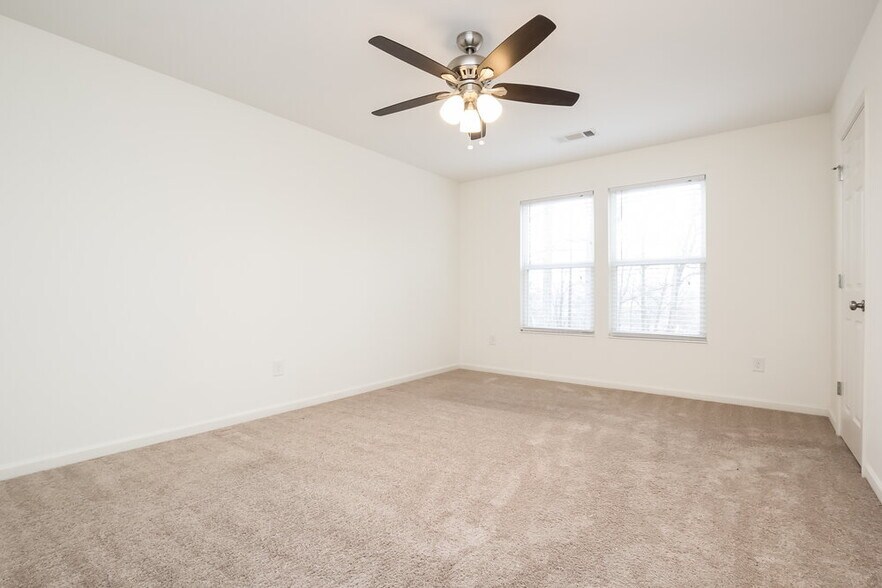 Building Photo - 1577 Shire Village Dr