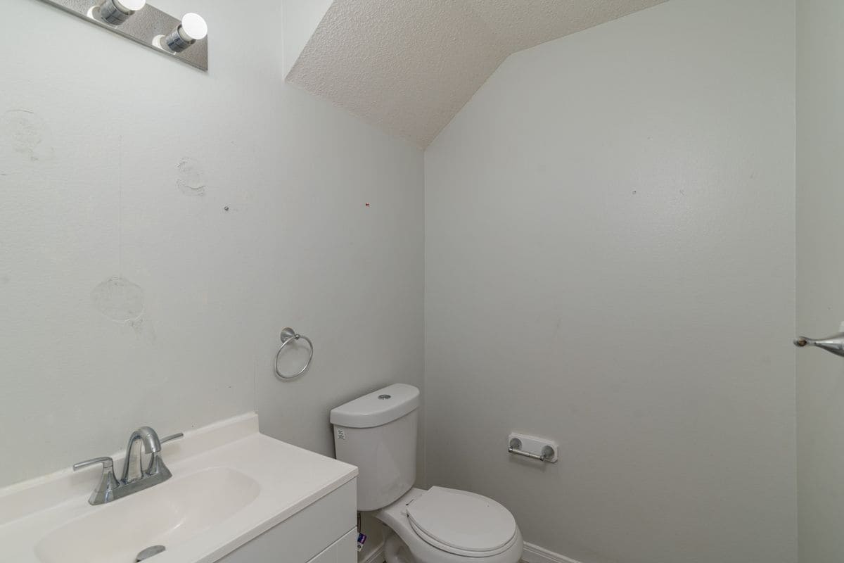 Building Photo - 3425 Ozark Ave