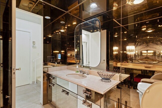 Building Photo - 5304 Woodlands Blvd