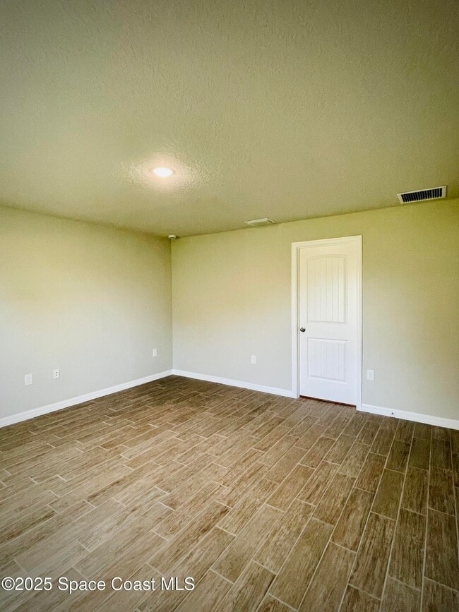 Building Photo - 1101 San Filippo Dr SE