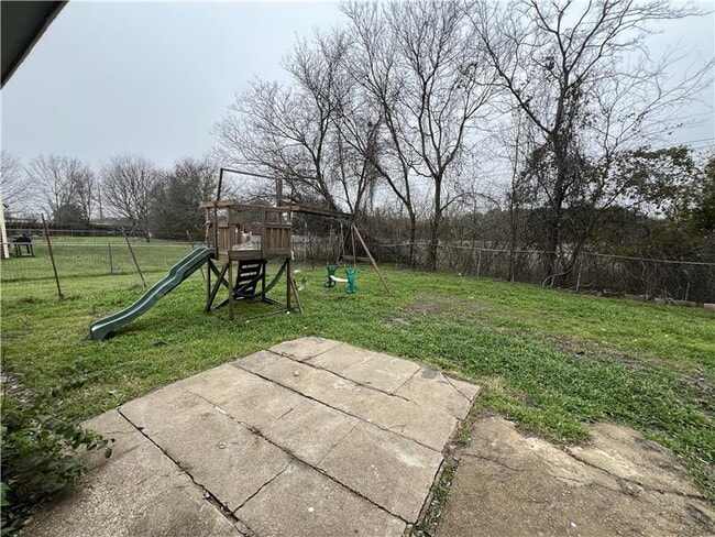 Building Photo - 2111 Caprice Dr