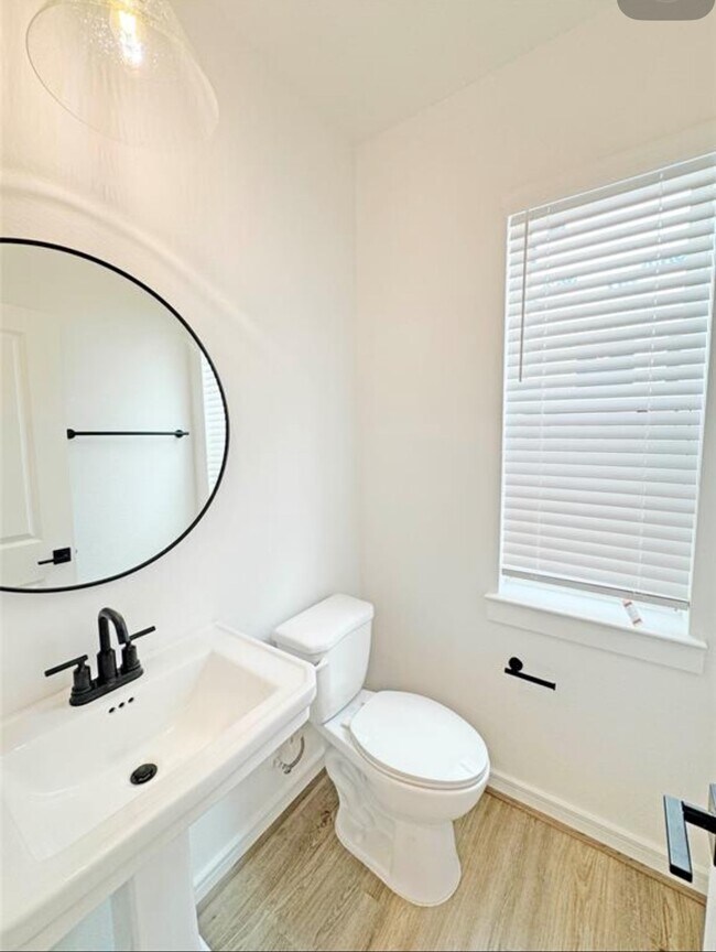 Building Photo - 2213 Via Laura Ln