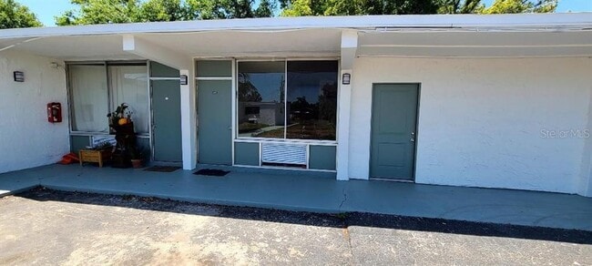 Building Photo - 421 E Kennedy Blvd