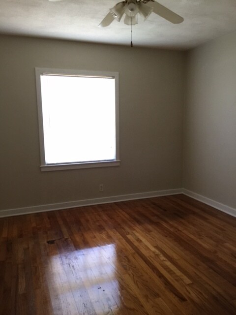 Building Photo - Midtown 2/1 Garage