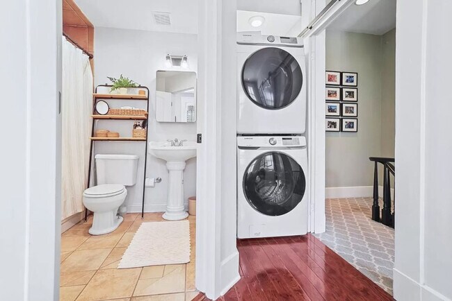 Building Photo - 1354 Broadway