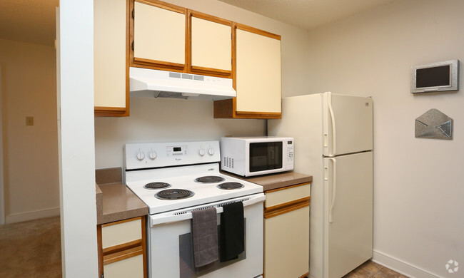 Kitchen - Seneca - Woodlake Village-Waterpointe Apartments