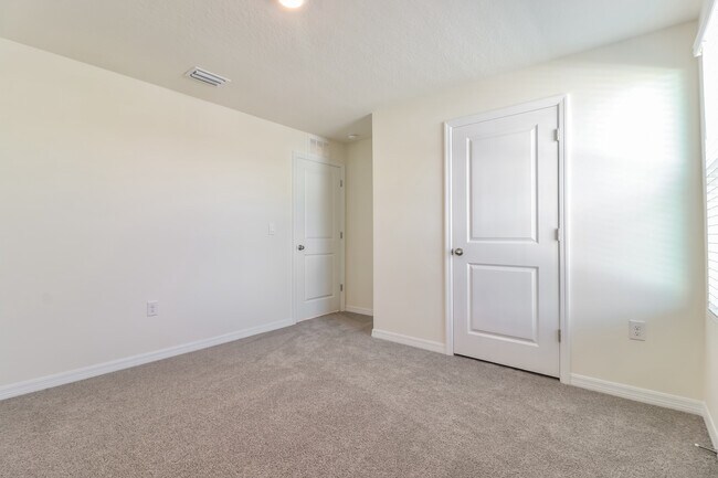 Building Photo - 36483 Spanish Rose Dr, Dade City, FL