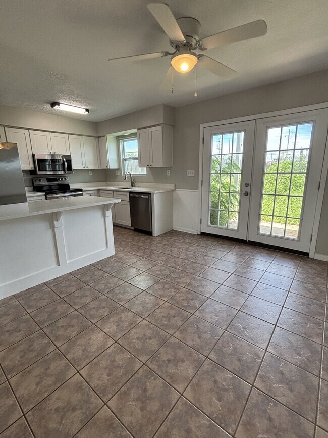 Building Photo - 8003 Beach Dr