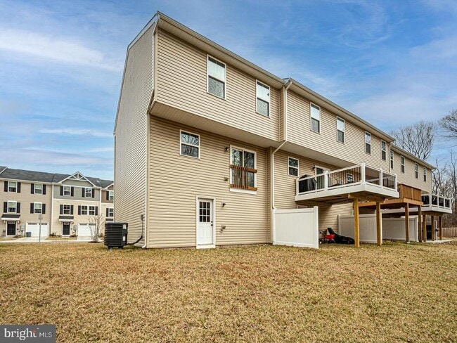 Building Photo - 290 Sage Cir