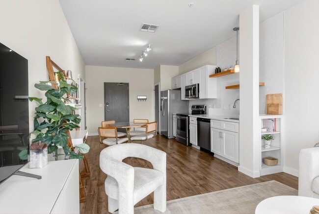 Building Photo - 1900 12th Ave S