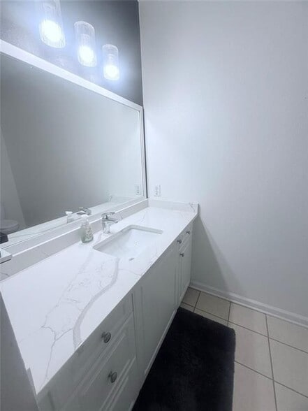 Building Photo - 2015 Barrett Lakes Blvd