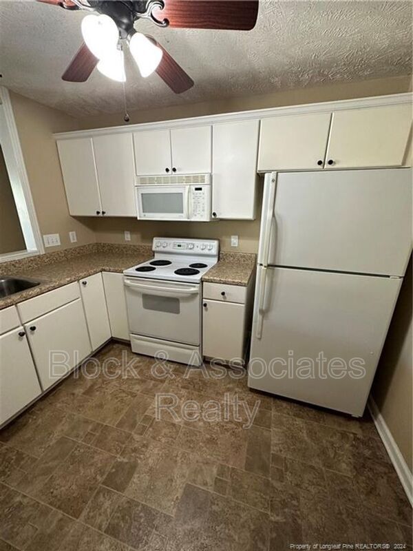 Building Photo - 400 Bubble Creek Ct