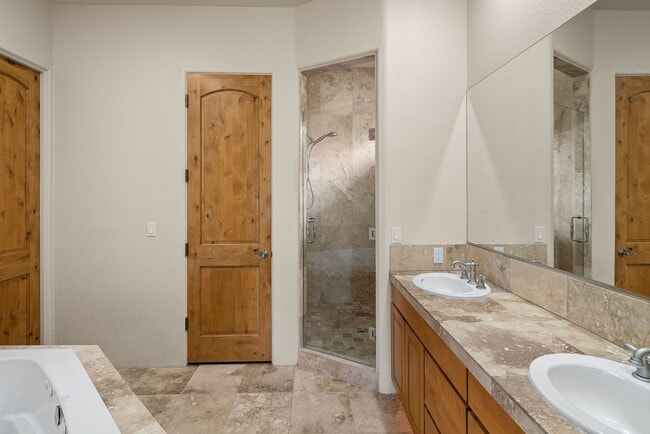 Building Photo - Unfurnished West Sedona Home, 1-year long-...