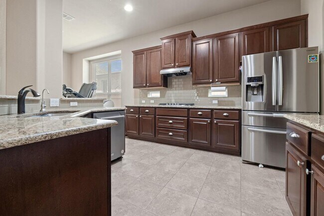 Building Photo - 614 Spanish Mustang Dr