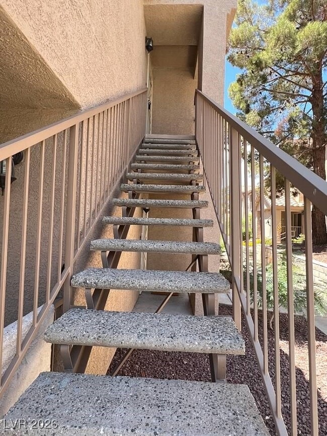 Building Photo - 2110 Los Feliz St