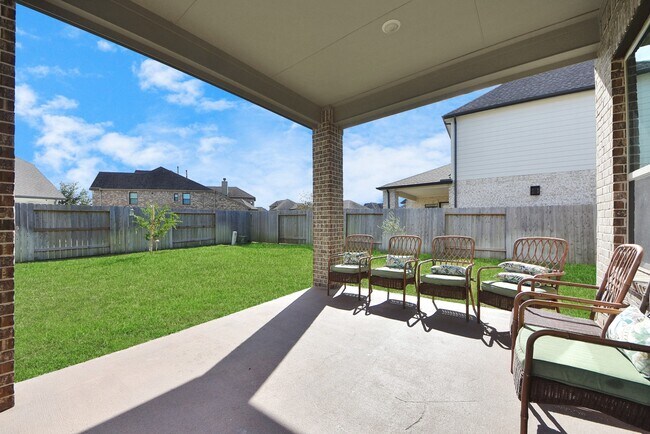 Building Photo - 1911 Sapphire Pines Ln