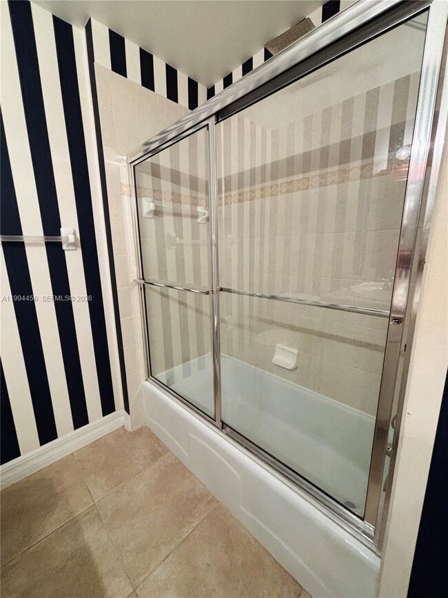 Building Photo - 1323 Bayshore Dr