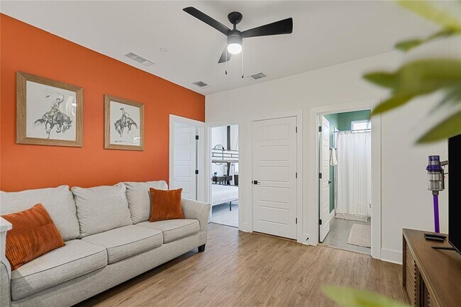 Building Photo - 1811 Webberville Rd