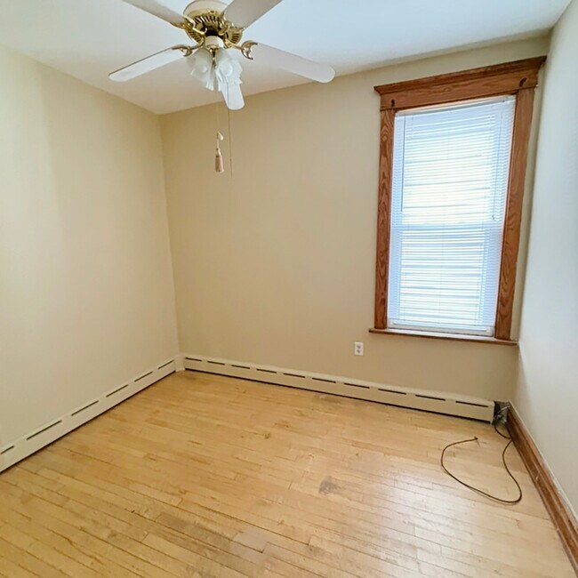 Building Photo - 2133 W Grace St