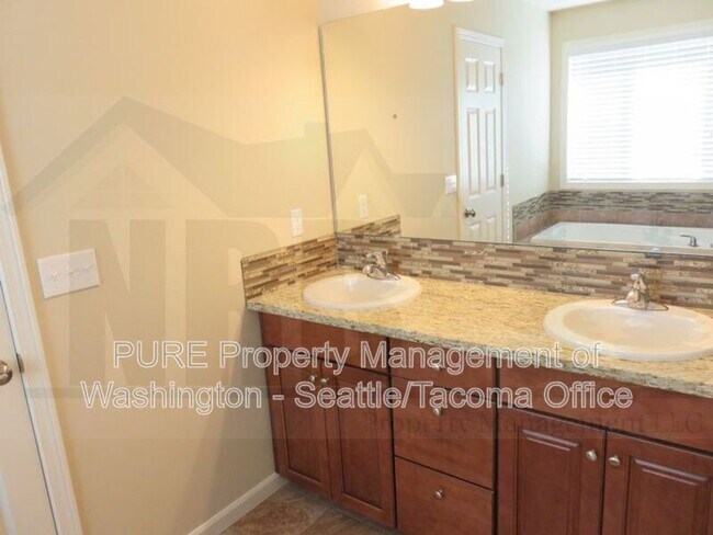 Building Photo - 7920 164th St E