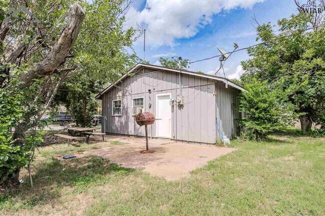 Building Photo - 5017 Kingston Dr