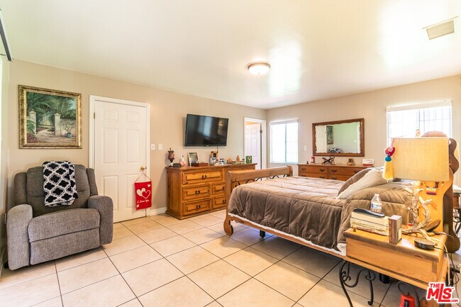 Building Photo - 6445 Tujunga Ave