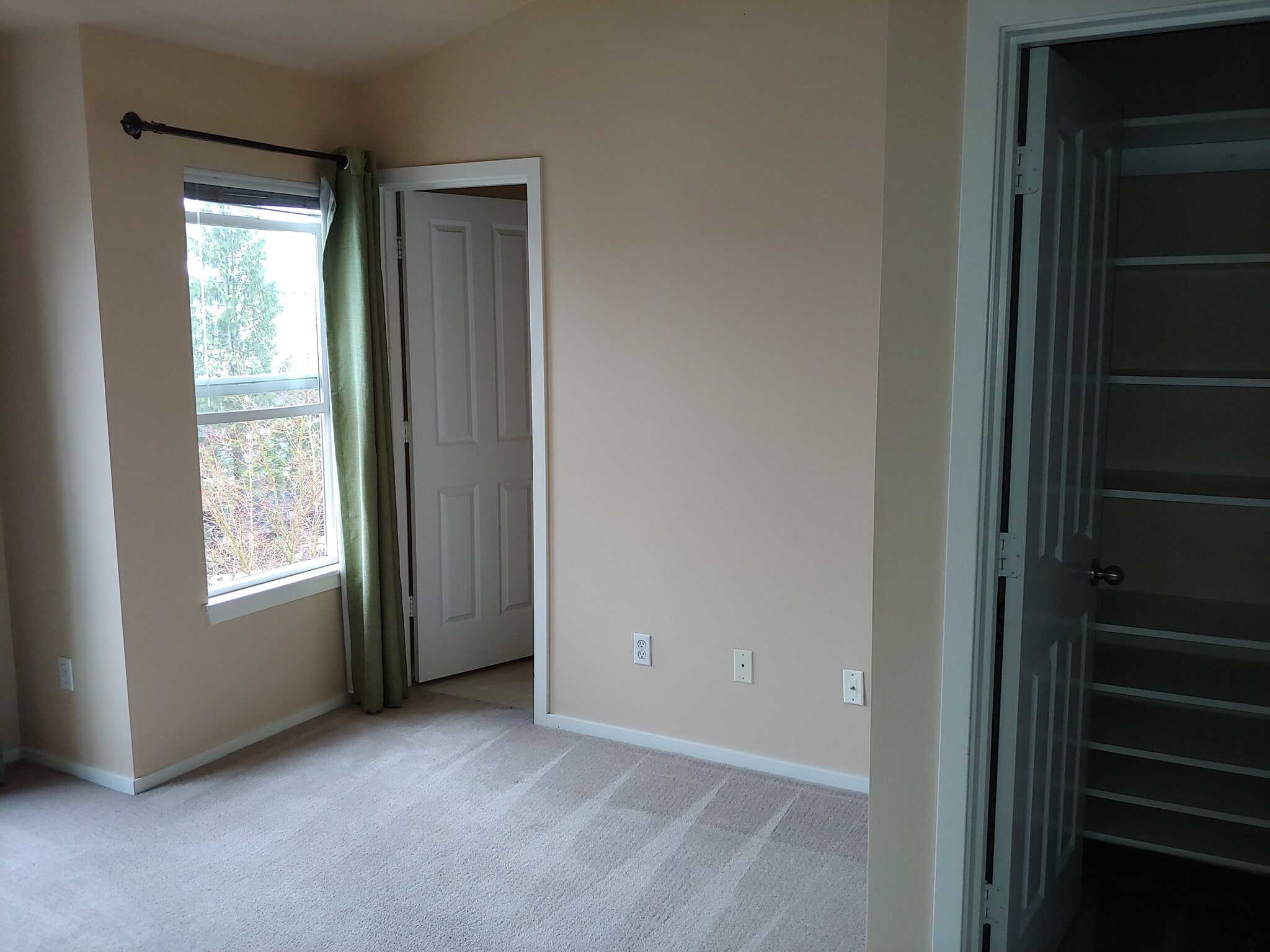 Master walk-in closet - 9053 161st Ct NE