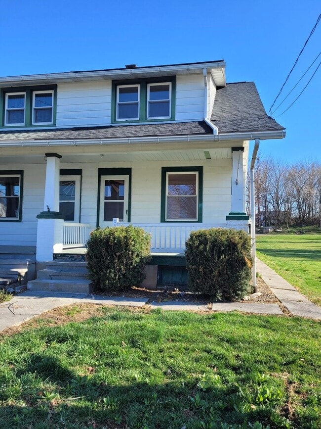 Building Photo - Semi in Newmanstown