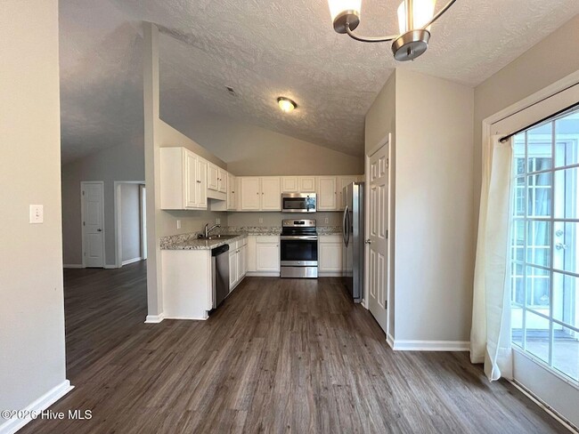 Building Photo - 477 Northwoods Dr
