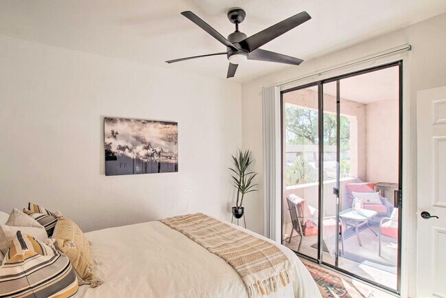 Building Photo - 9708 E Vía Linda