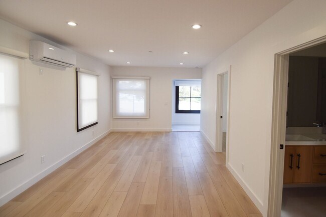 Building Photo - 317 Ocean Park Blvd