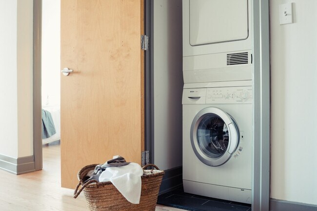 Building Photo - 66 Water St