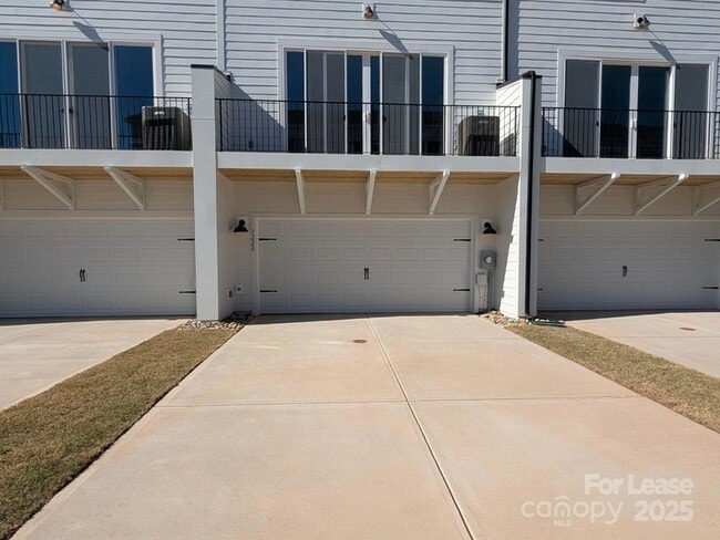 Building Photo - 3228 Drift St